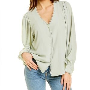 Beautiful Daisy Lane scalloped blouse!